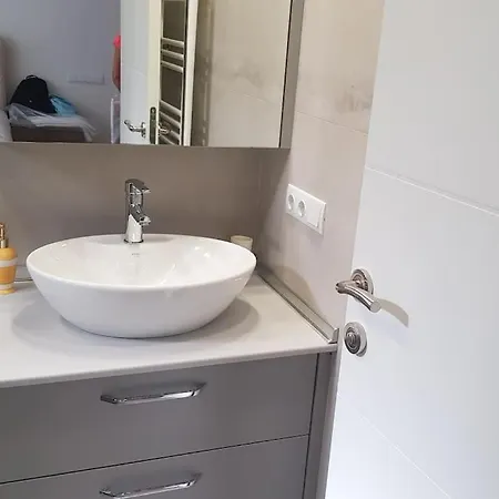 10 Location, Close To Beaches And Anywhere *