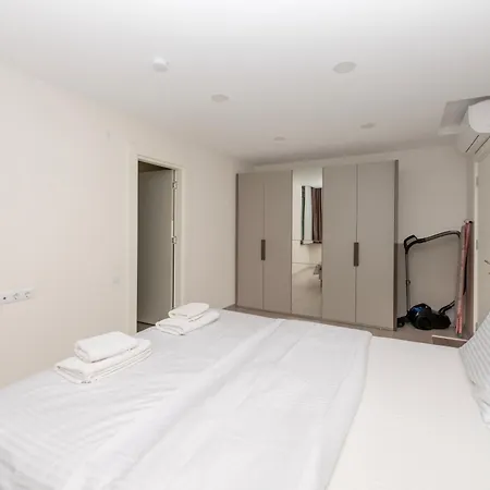 Gurcuoglu Homes Lejlighed *